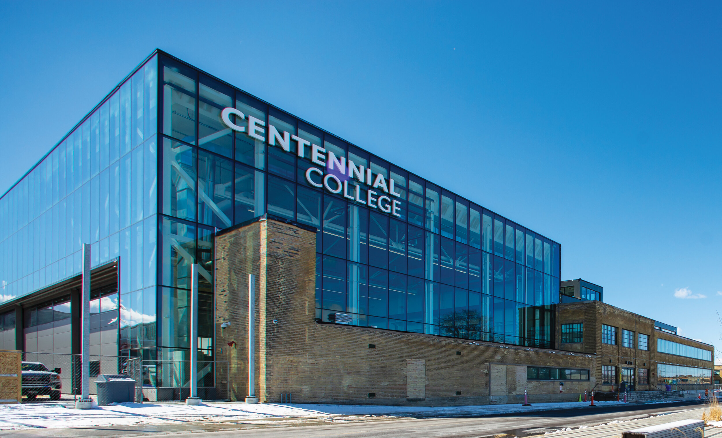 Centennial College sở hữu nhiều ưu điểm nổi bật trong thị trường giáo dục Canada